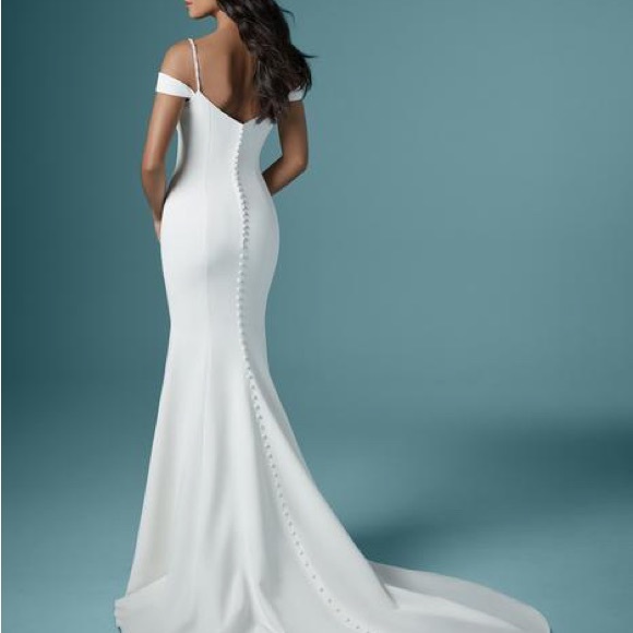 Wedding dress - Picture 3 of 5